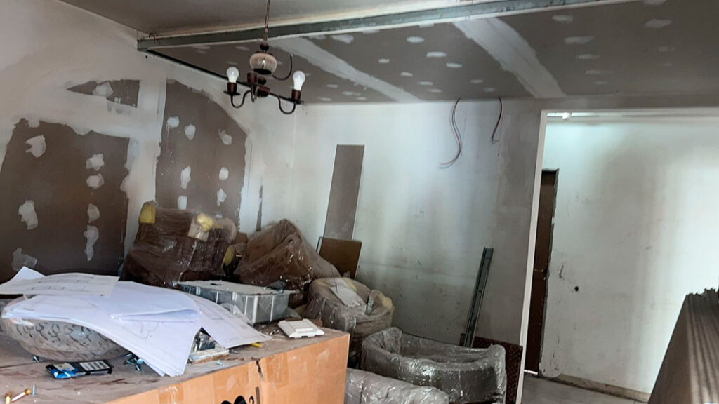 Rojas_construcciones_en_la_guia_Esquel