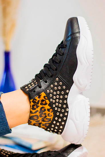 Rino_Shoes_en_La_Guia_Esquel