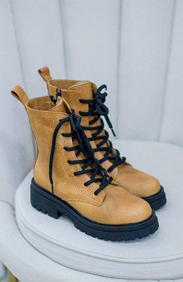Rino_Shoes_en_La_Guia_Esquel